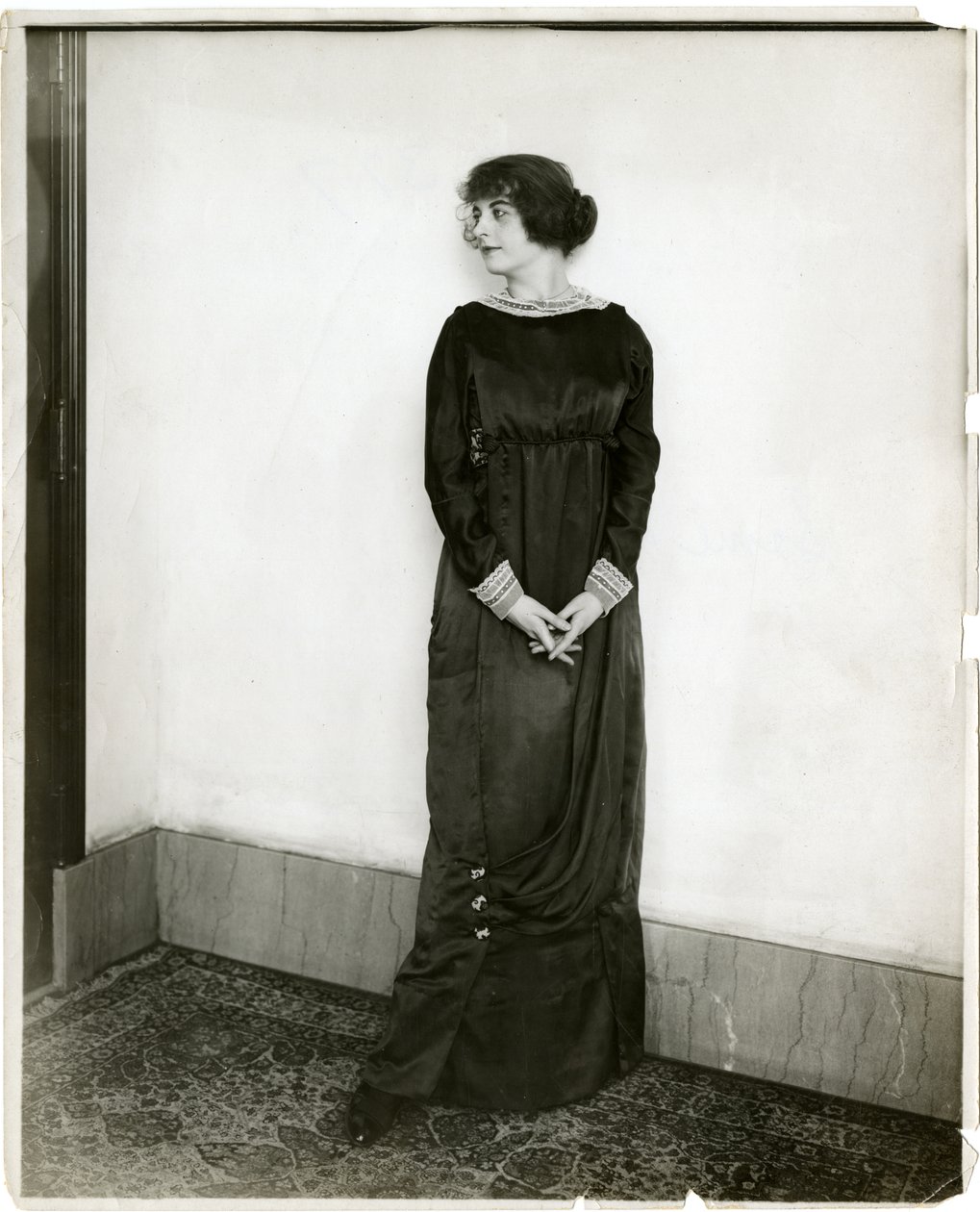 Kjole, drapert, gimbels, ca. 1905-18 (foto av gelatinsølv) av Jessie Tarbox Beals