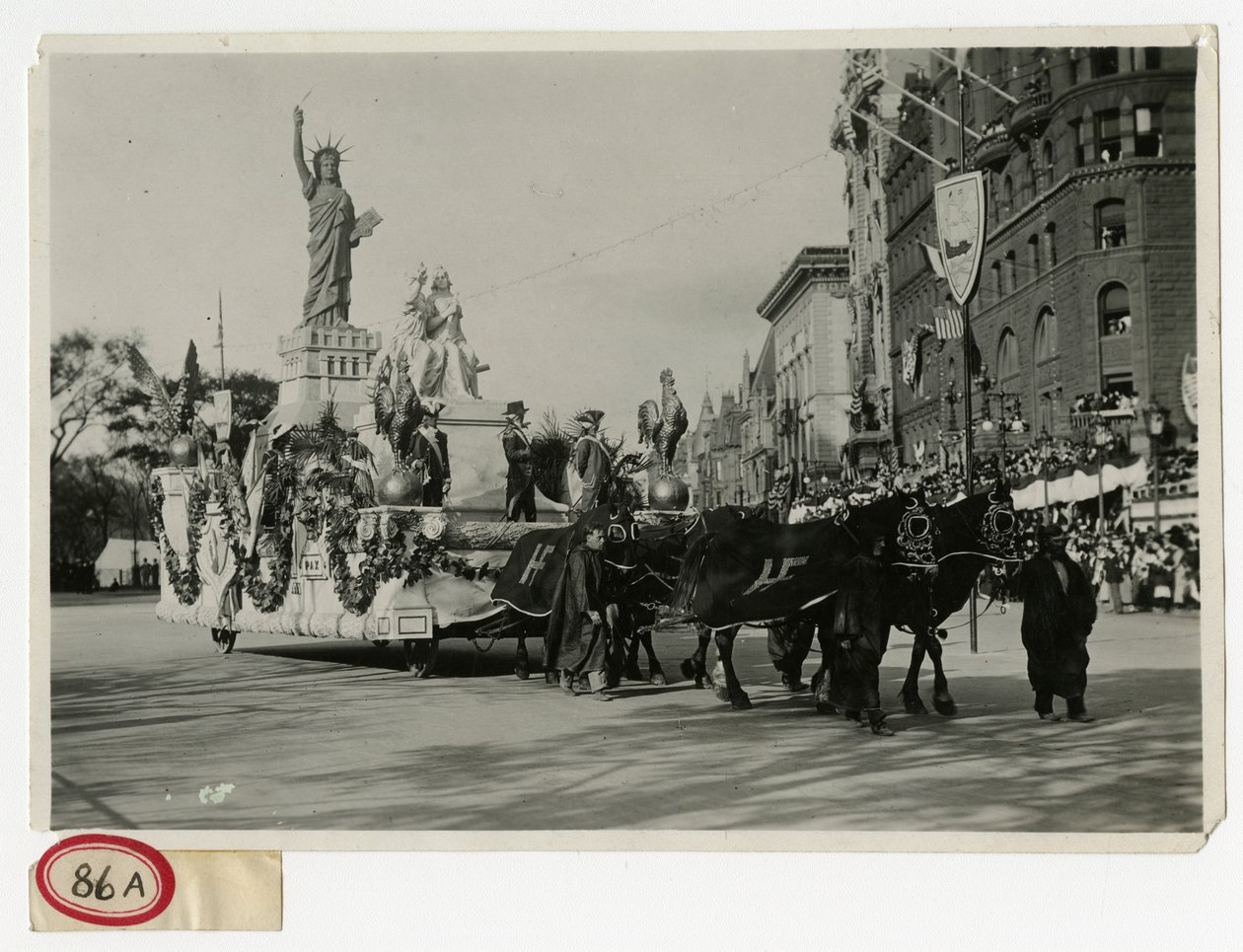 Historical Parade Float No 53: Statue of Liberty av Jessie Tarbox Beals