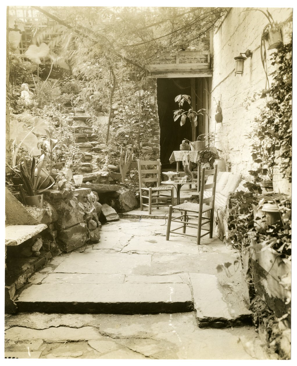 Hjemmet til George & Mary Stonehill, kunstnere, Greenwich Village, New York, USA, ca. 1936-37 (foto av gelatinsølv) av Jessie Tarbox Beals