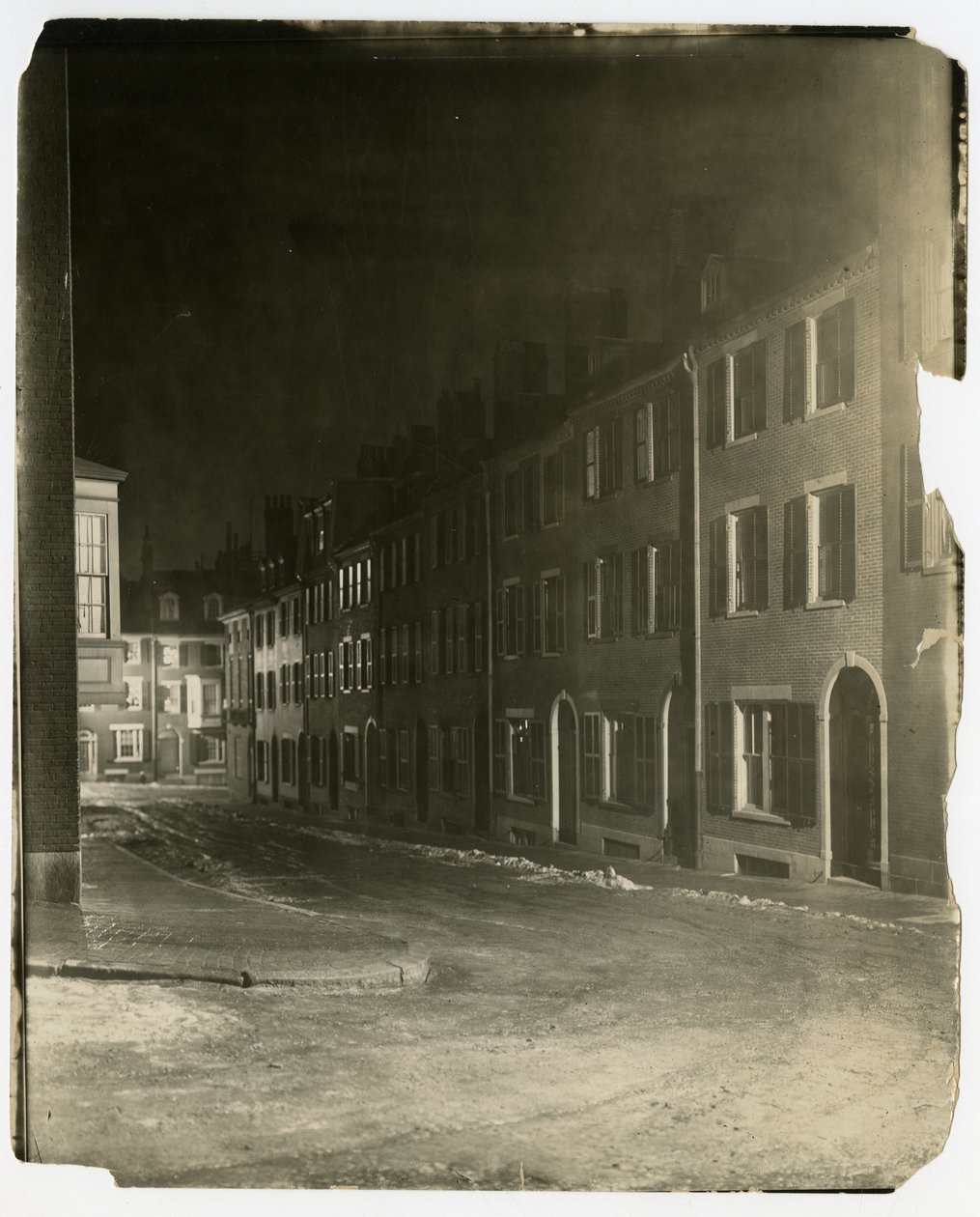 Ser nedover West Cedar Street der den ender og krysses av Chestnut St, Boston, USA, ca. 1902-10 (foto av gelatinsølv) av Jessie Tarbox Beals