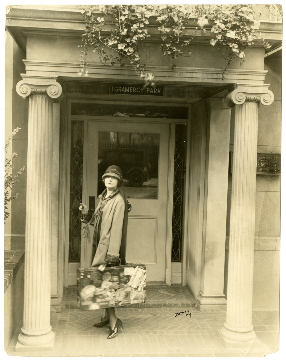 Mabel Herbert Urner, forfatter av Helen & Warren klar for tur til Europa, ca. 1905-40 (foto av gelatinsølv) av Jessie Tarbox Beals