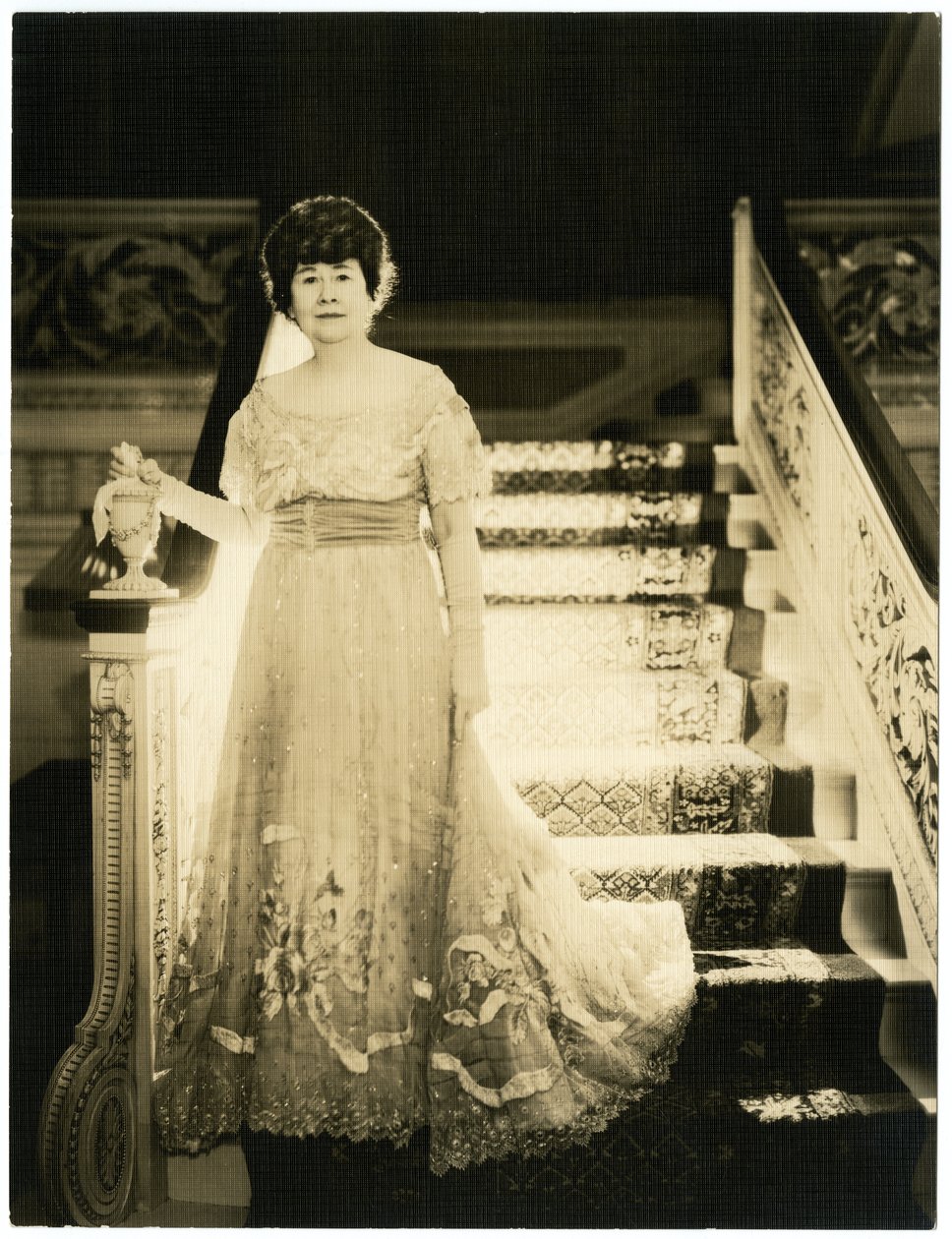 Mrs Frank G Logan fra Chicago, kunstbeskytter, ca. 1931-34 (foto av gelatinsølv) av Jessie Tarbox Beals