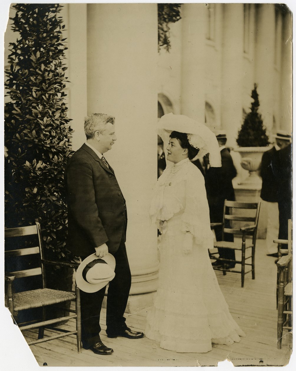Mrs Norman Mack, Gov Odell, St Louis Exposition 1903 av Jessie Tarbox Beals