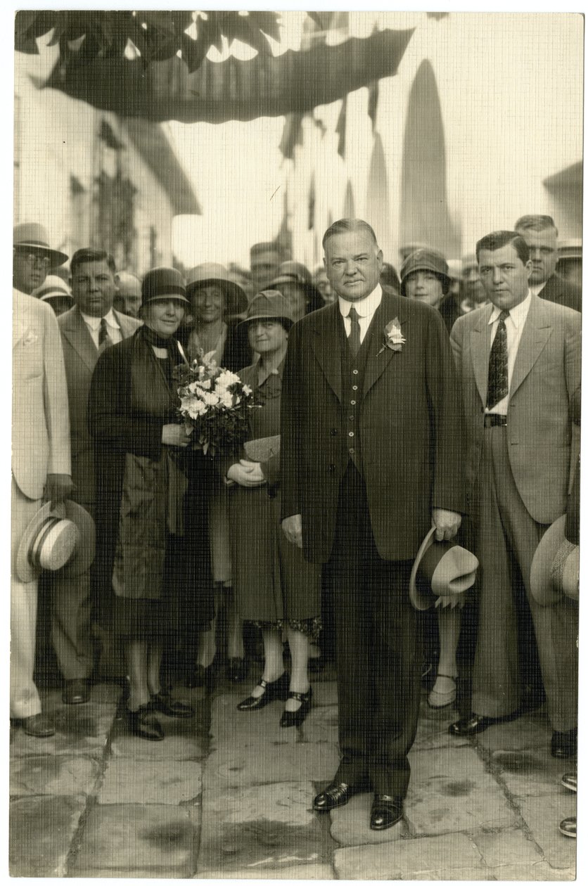 President Hoover - Fru Hoover holder bukett, ca. 1928-32 av Jessie Tarbox Beals