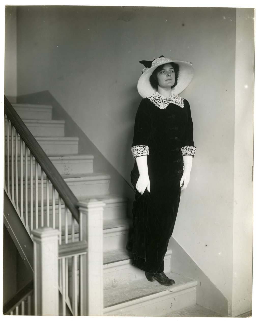 Rett vei ned trappene, ca. 1905-18 (foto av gelatinsølv) av Jessie Tarbox Beals