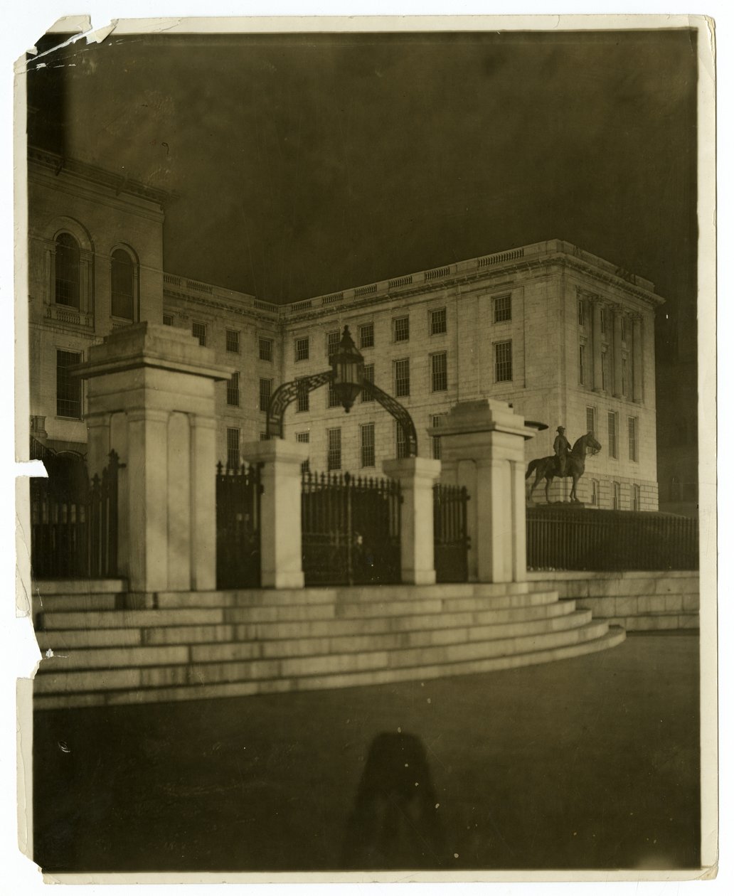 State House, Boston, USA, ca. 1902-10 (foto av gelatinsølv) av Jessie Tarbox Beals