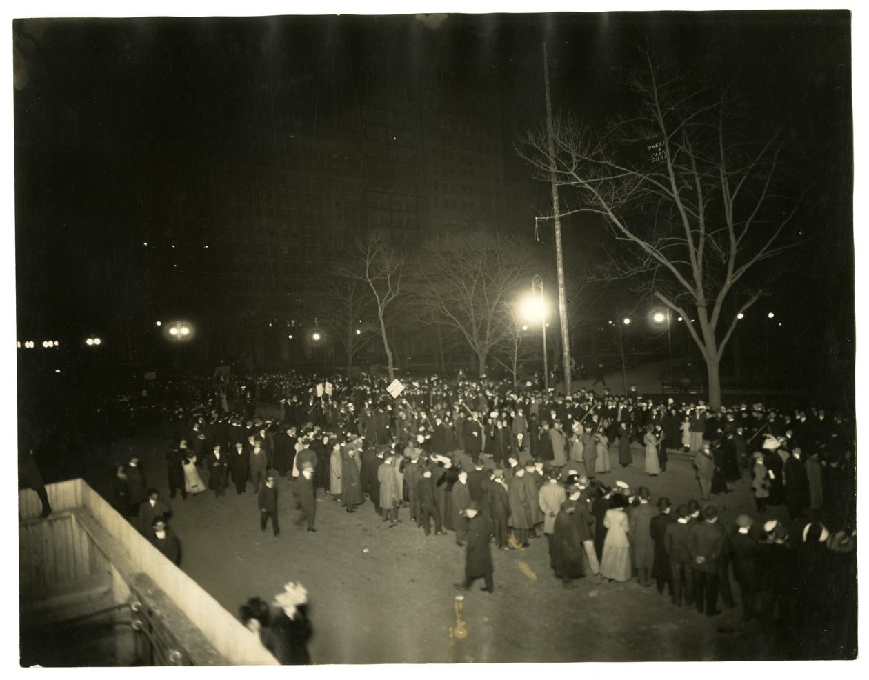 Suffrage Parade, Greenwich Village, New York, USA, ca. 1915-18 (foto av gelatinsølv) av Jessie Tarbox Beals