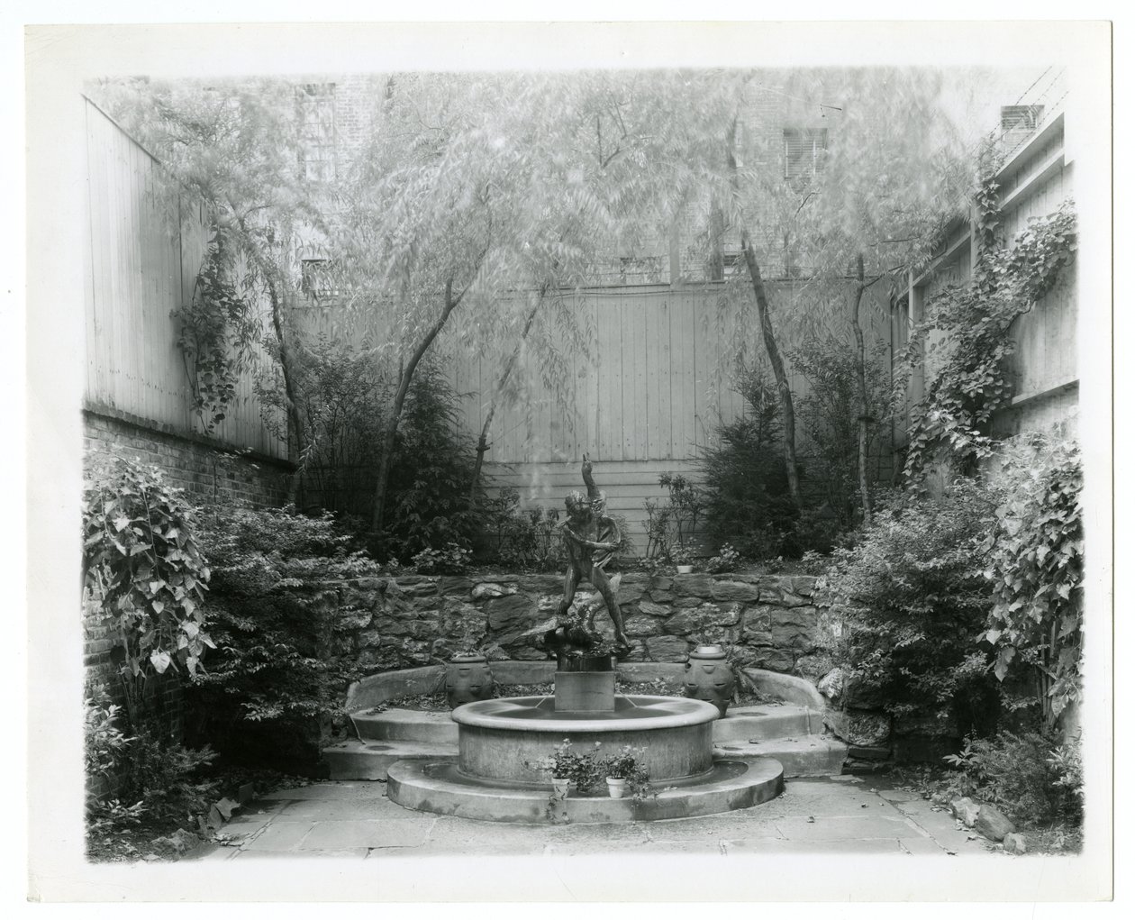 hagefontene, ca. 1905-40 (foto av gelatinsølv) av Jessie Tarbox Beals