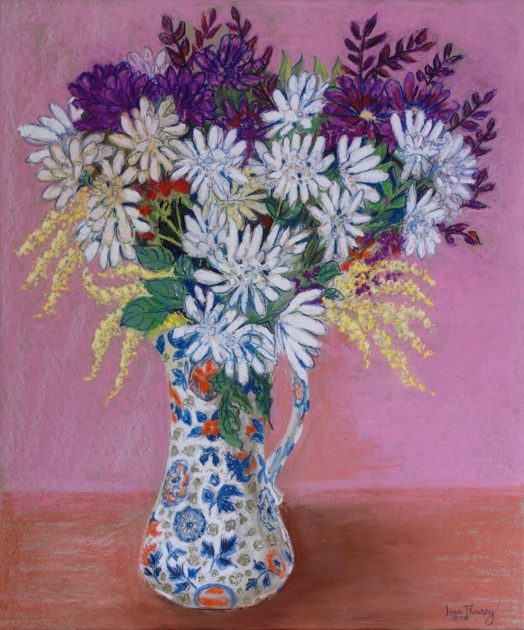 Chrysanthemums in a Japanese Jug, 2005, Pastell av Joan Thewsey