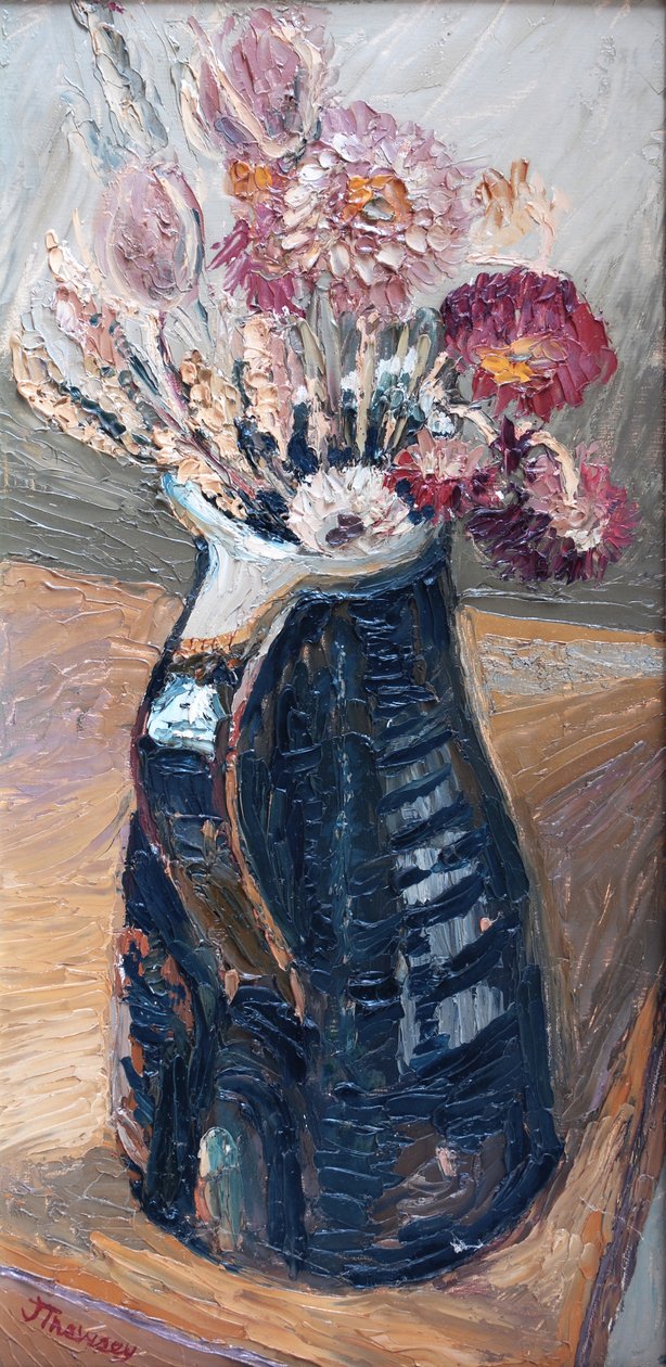 Tørkede blomster i en Bernard Leach Jug 2000 (olje) av Joan Thewsey