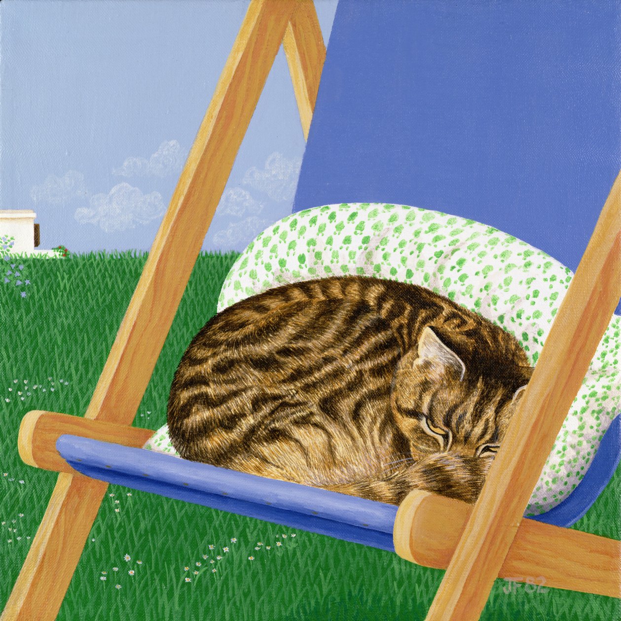 Tabby katt sover i en fluktstol av Joan Freestone