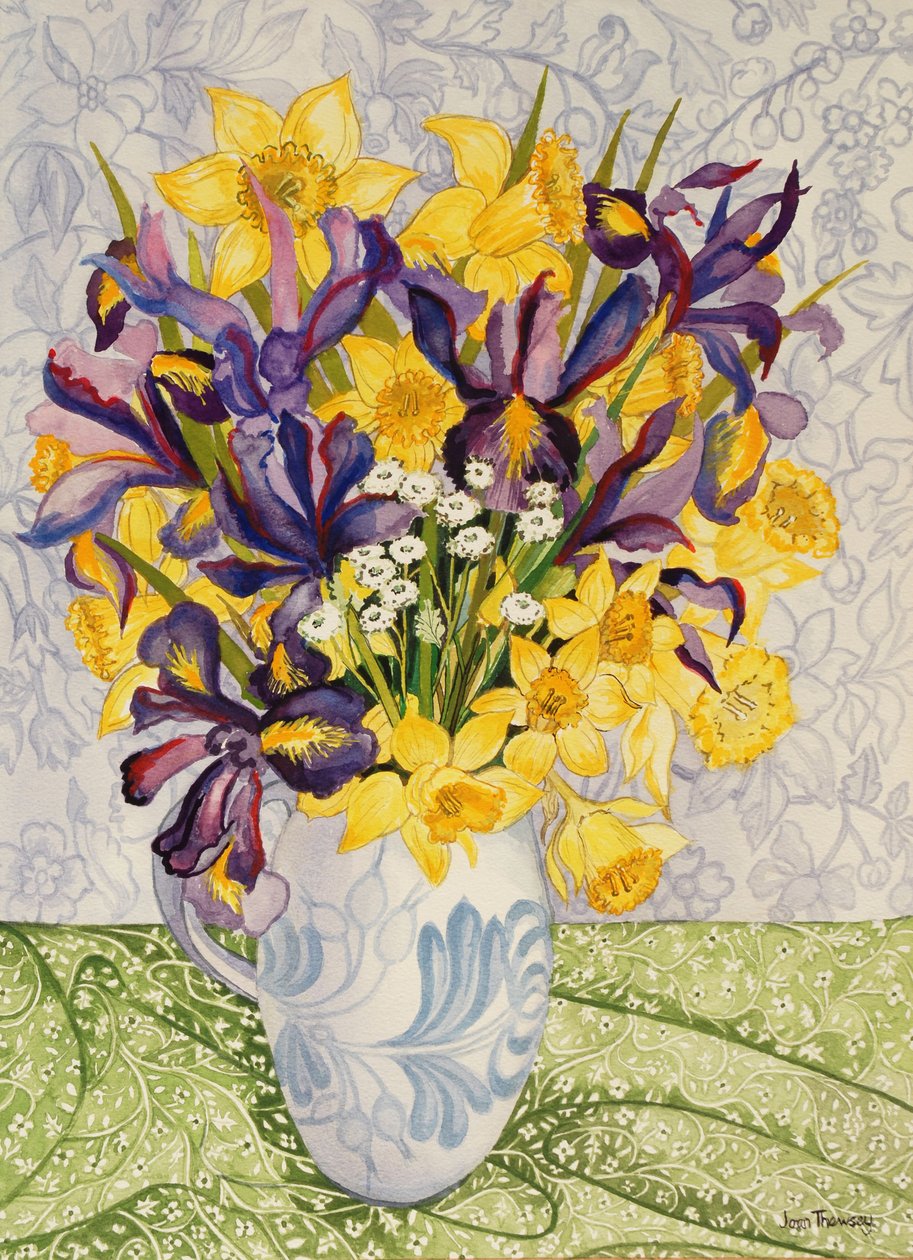 Iris og påskeliljer med mønstrede tekstiler, 2008, akvarell på håndlaget papir av Joan Thewsey