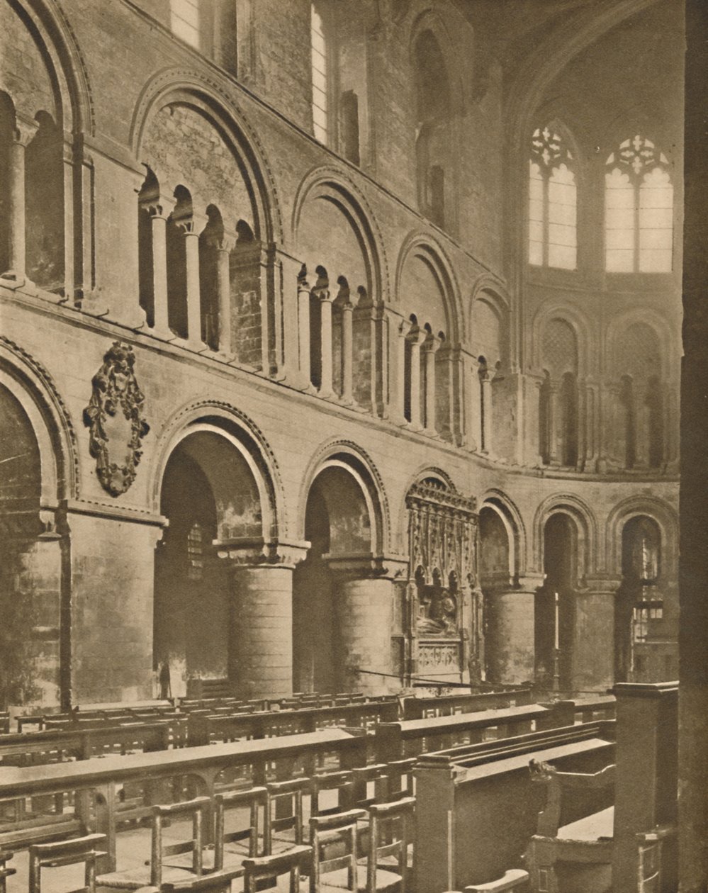 Within Great St. Bartholomews: Raheres Tomb in the Choir, c1935. av Joel