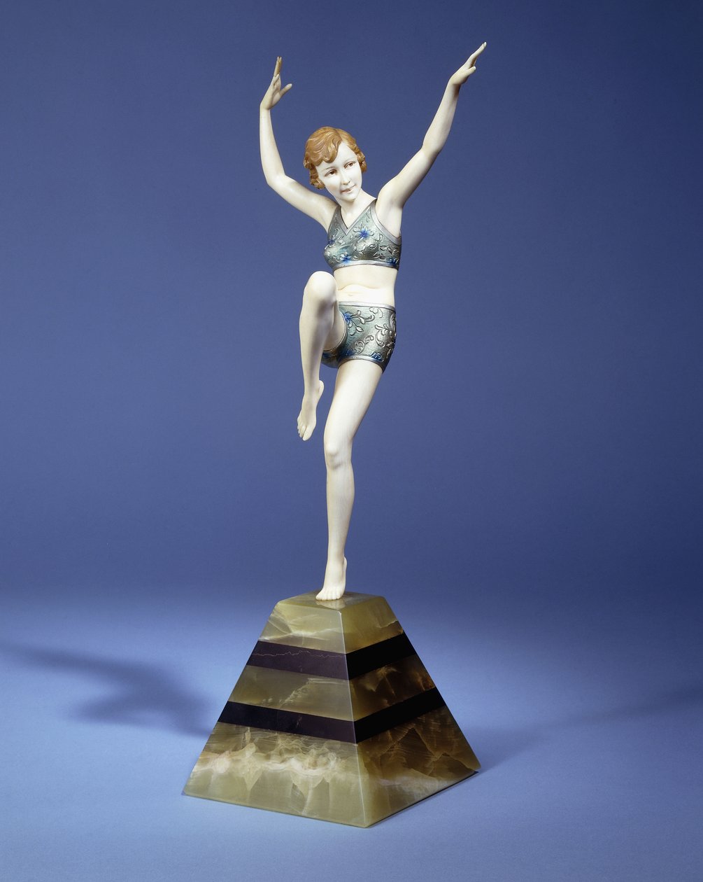 Beach Dancer, ca. 1935 (ronse og elfenben, kaldmalt patina, grønn og svart onyx base) av Johann Philipp Ferdinand Preiss