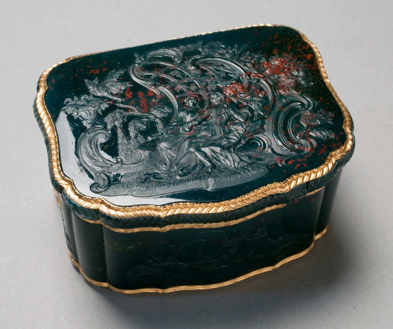 Snusboks, malt av Carl Gustav Klingstedt (1657-1734), ca. 1750 (gullmontert utskåret blodstein) av Johannes George (attr. to) Klette