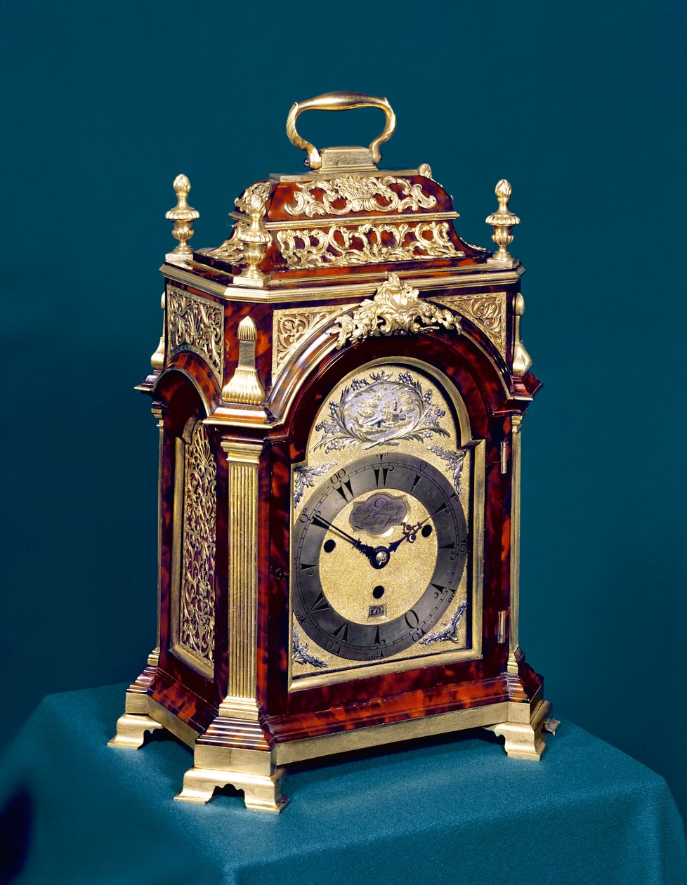 Bordklokke, ca. 1750 (skilpaddeskall finér med metallfester) av John Drury