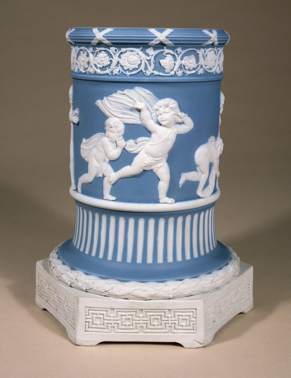 Wedgwood vase, ca. 1780 (jasperware) av John Flaxman