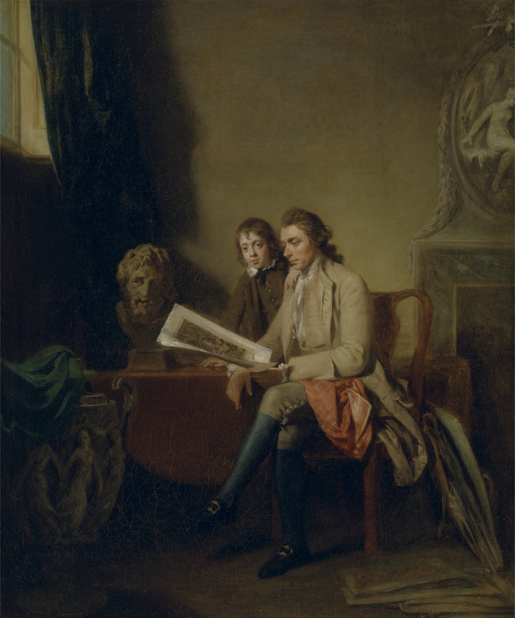 Portrett av en mann og en gutt som ser på trykk av John Hamilton Mortimer