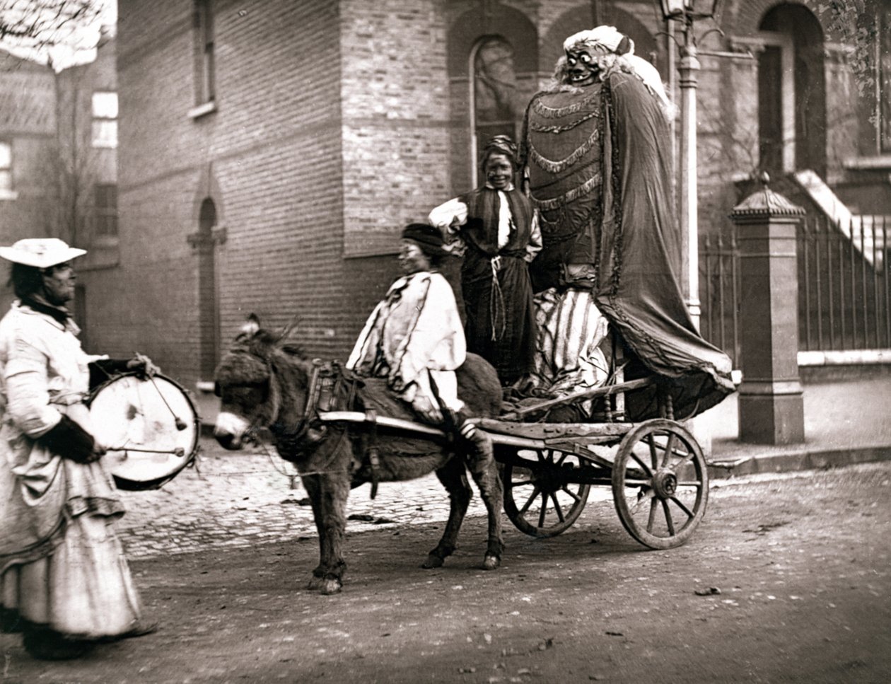 November Effigies, fra 