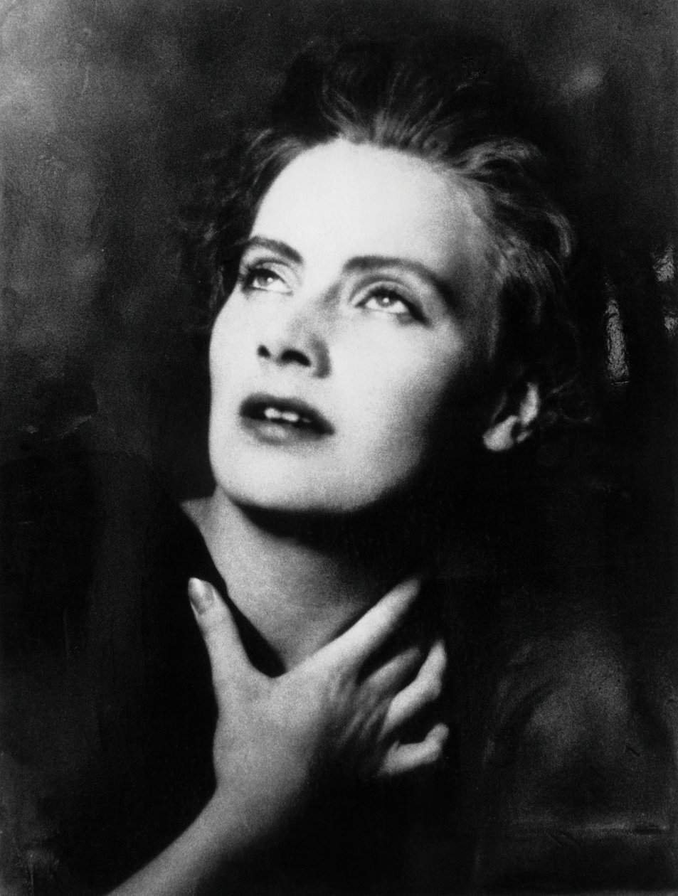 Portrett av Greta Garbo, artistnavnet til Greta Lovisa Gustafsson (1905-1990), svensk skuespillerinne, fotografi av Arnold Genthe (1869-1942) fra 1925, sølvsalttrykk av Walter Charles Mills