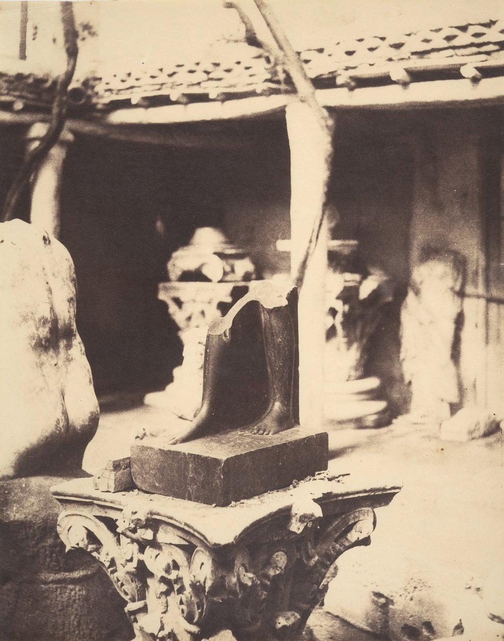 Fragment av en egyptisk statue i museet i Cherchell, Algerie, 1856. av John Beasley Greene