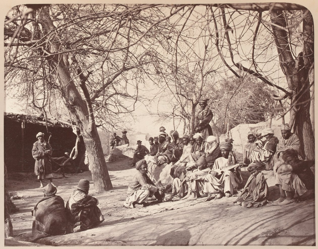 Et gatebilde i byen Jalalabad, 1878 av John Burke