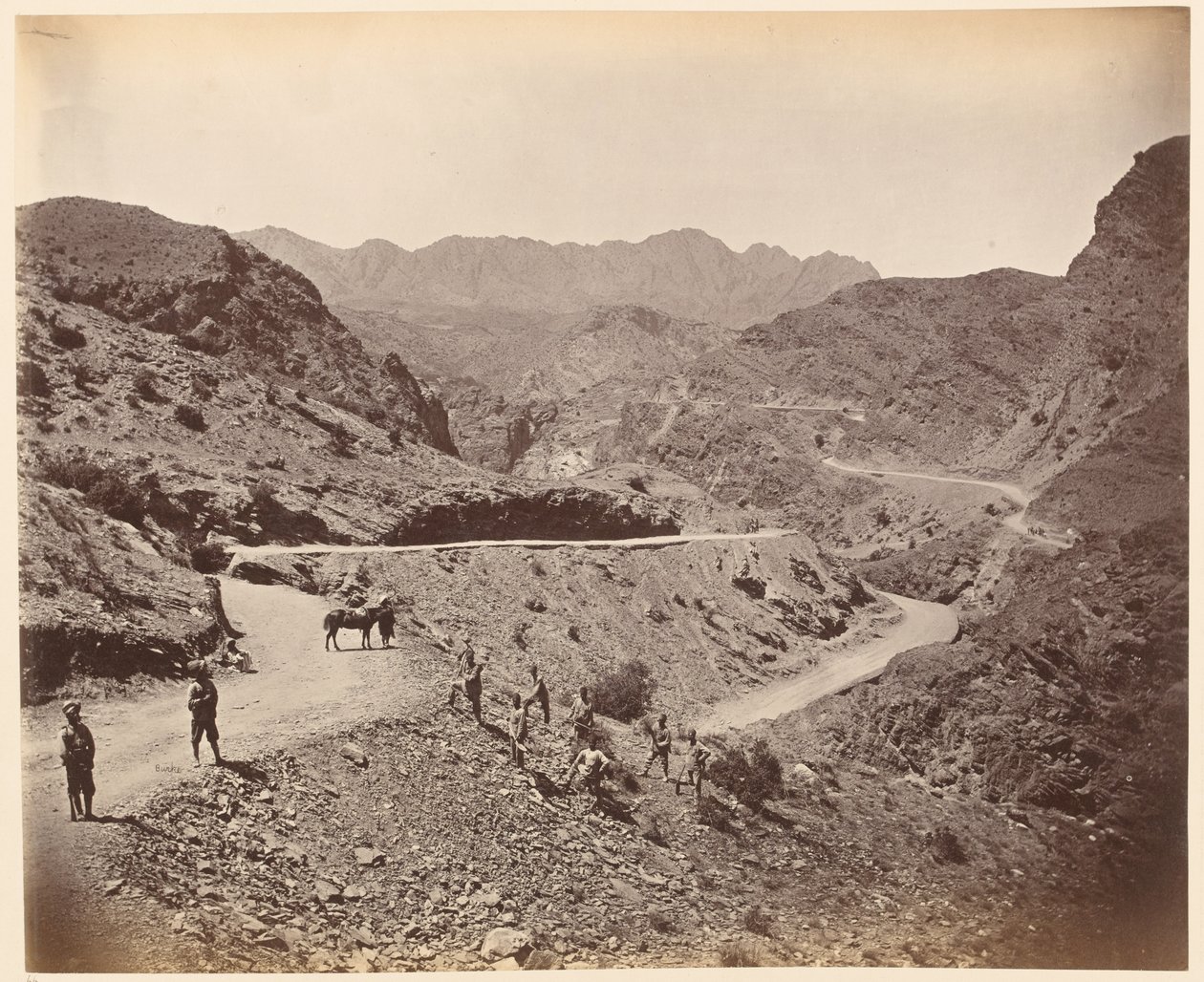 Landi Kotal Pass som viser vei laget av dronningens egne Madras Sappers and Miners, 1878 ca. av John Burke
