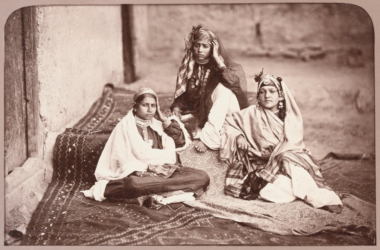 Nautch girls, Kabul, 1879 av John Burke