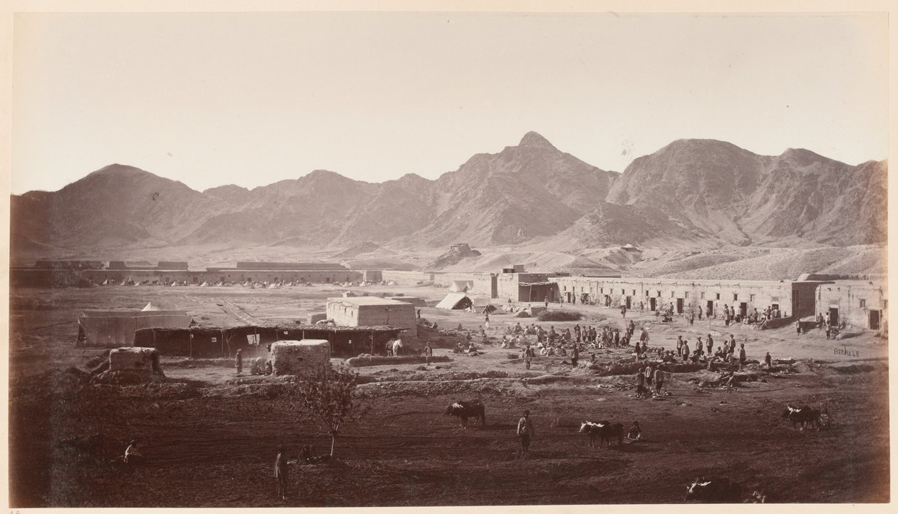 "Vestenden av Dakka Fort, ser mot Khurd Khyber" av John Burke