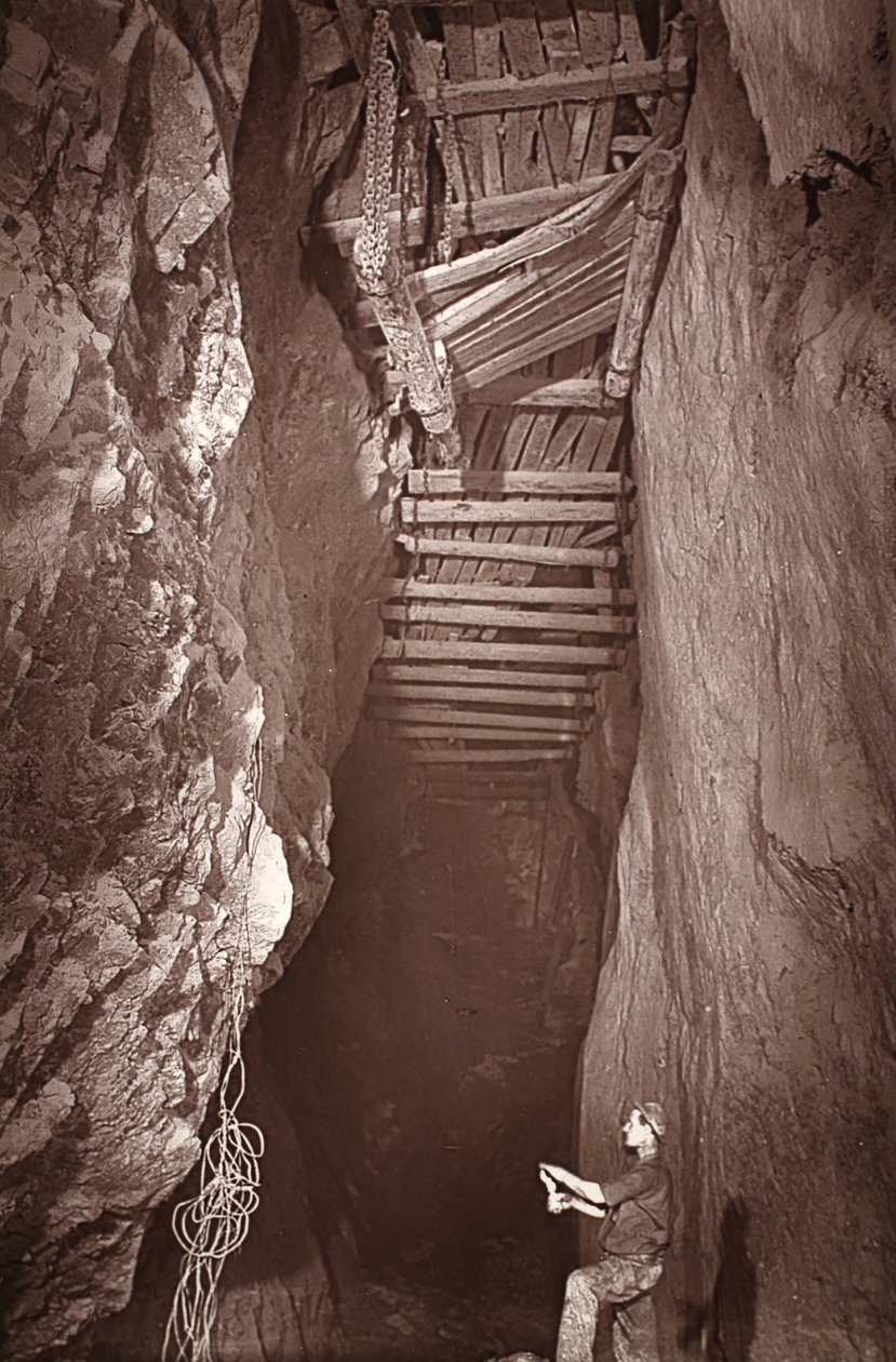 375 ved Dolcoath-gruven, illustrasjon fra ''Mongst mines and miners, or Underground Scenes by Flash-Light' av JC Burrows og William Thomas, pub. 1893 (sepia-bilde) av John Charles Burrow