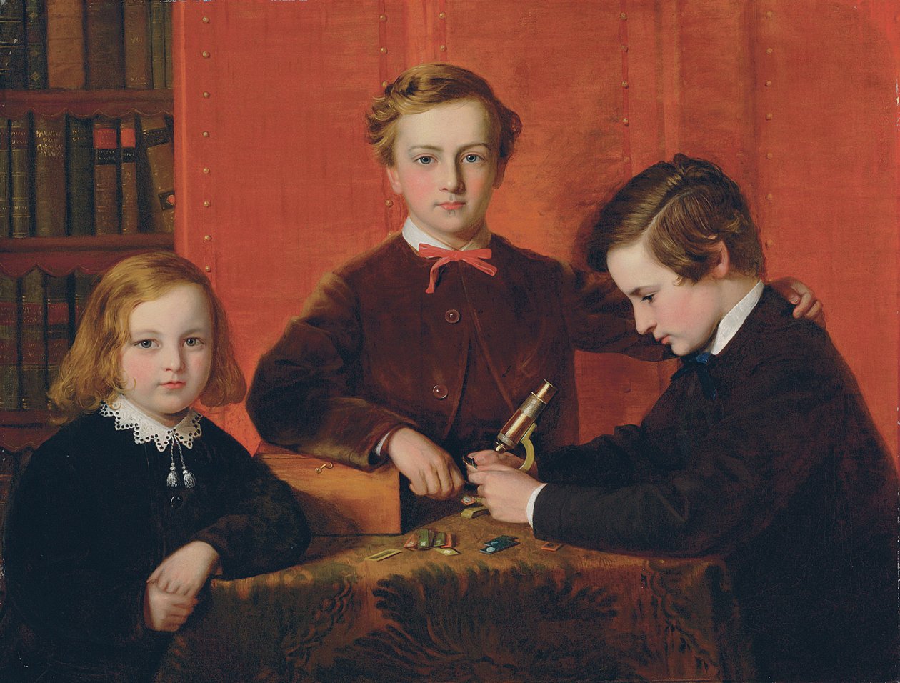 De unge mikroskopistene: Portrett av Frank, Harry og Arthur Izod Richards, 10, 8 og 5 år, leker med et mikroskop av John Edgar Williams