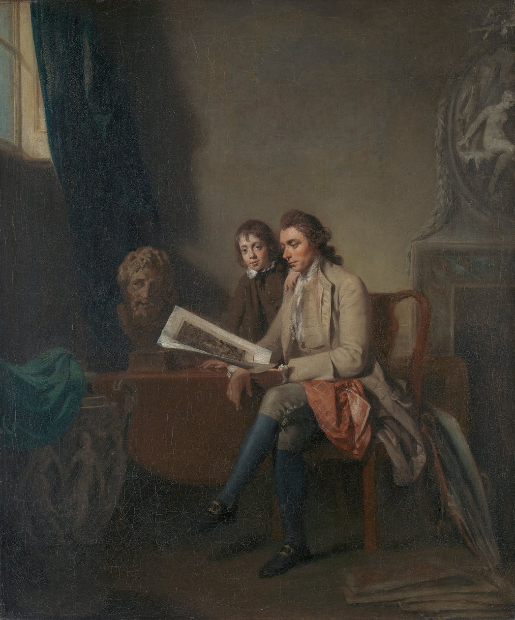 Portrett av en mann og en gutt som ser på utskrifter av John Hamilton Mortimer