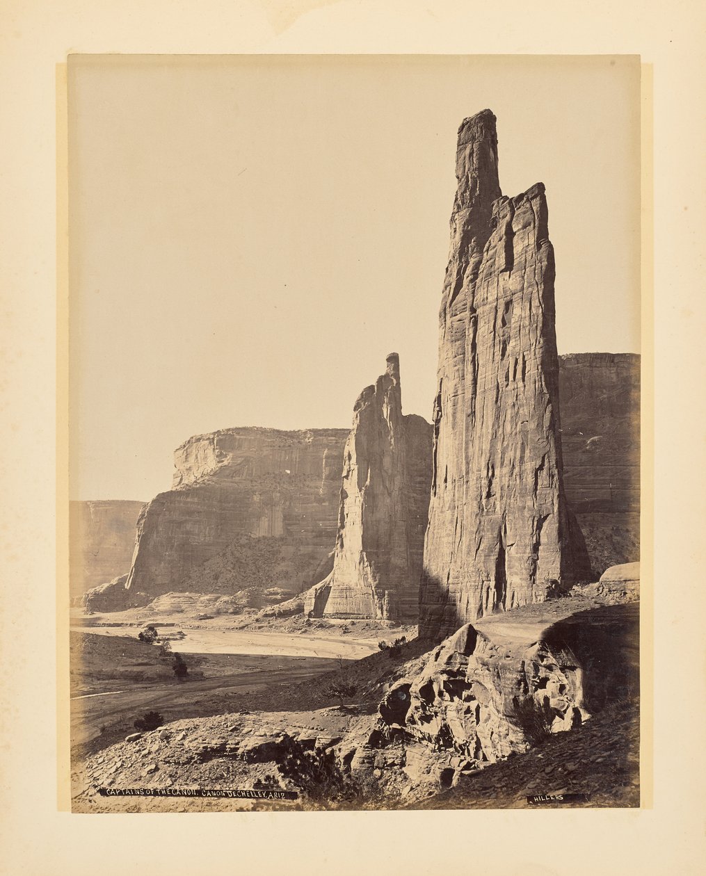 Høvdinger i kløften, Canyon de Chelly, Arizona av John K. Hillers
