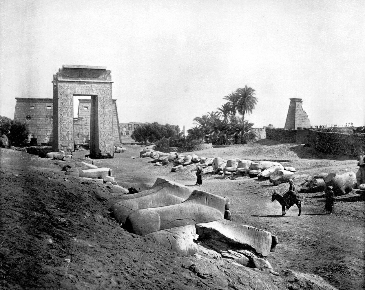Avenue of Sphinxes, Karnak, Egypt, 1893. av John L. Stoddard