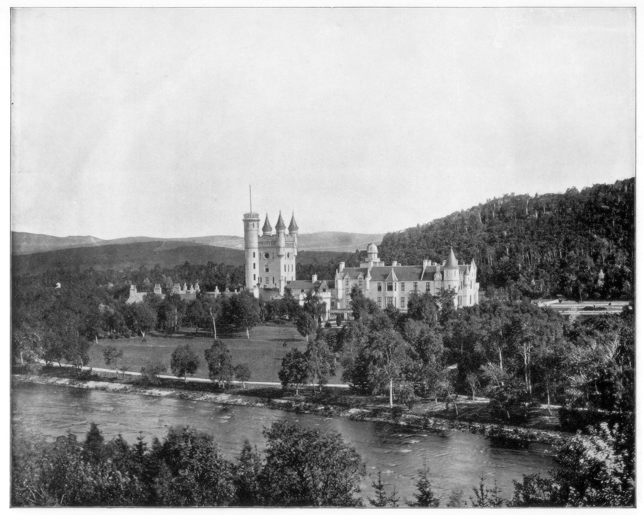 Balmoral Castle, Skottland, sent på 1800-tallet av John L. Stoddard