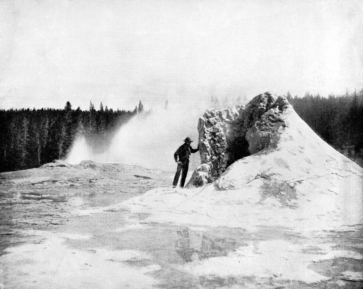 Crater of the Giant Geyser, Yellowstone nasjonalpark, USA, 1893. av John L. Stoddard