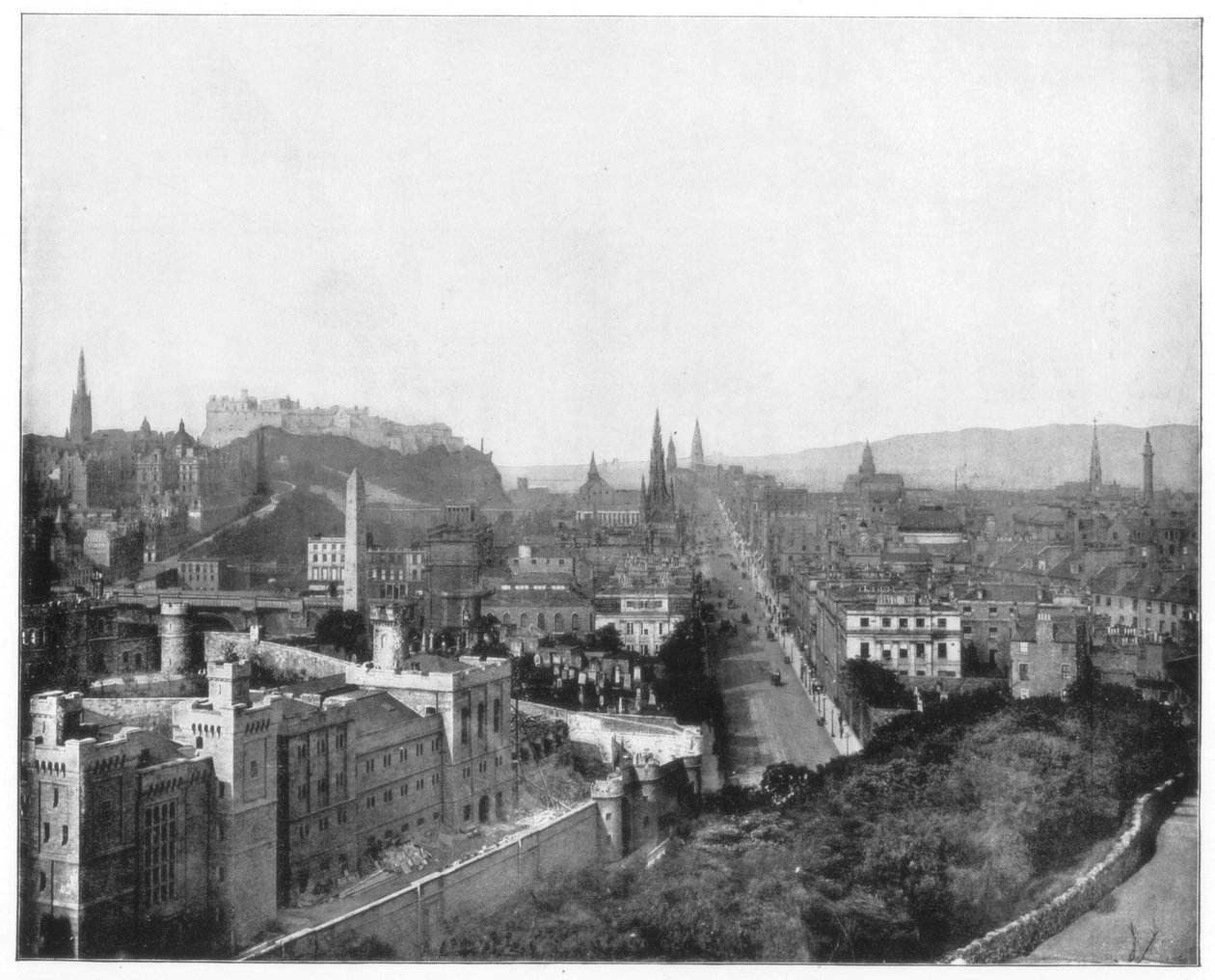 Edinburgh og Scotts Monument, sent på 1800-tallet av John L. Stoddard