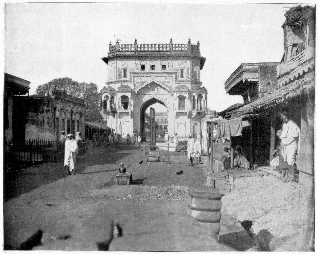 Porten til Lucknow, India, sent på 1800-tallet av John L. Stoddard