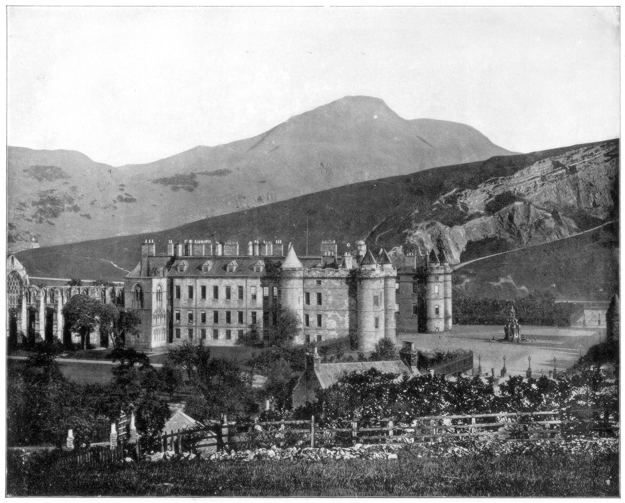 Holyrood Palace, Edinburgh, Skottland, sent på 1800-tallet av John L. Stoddard