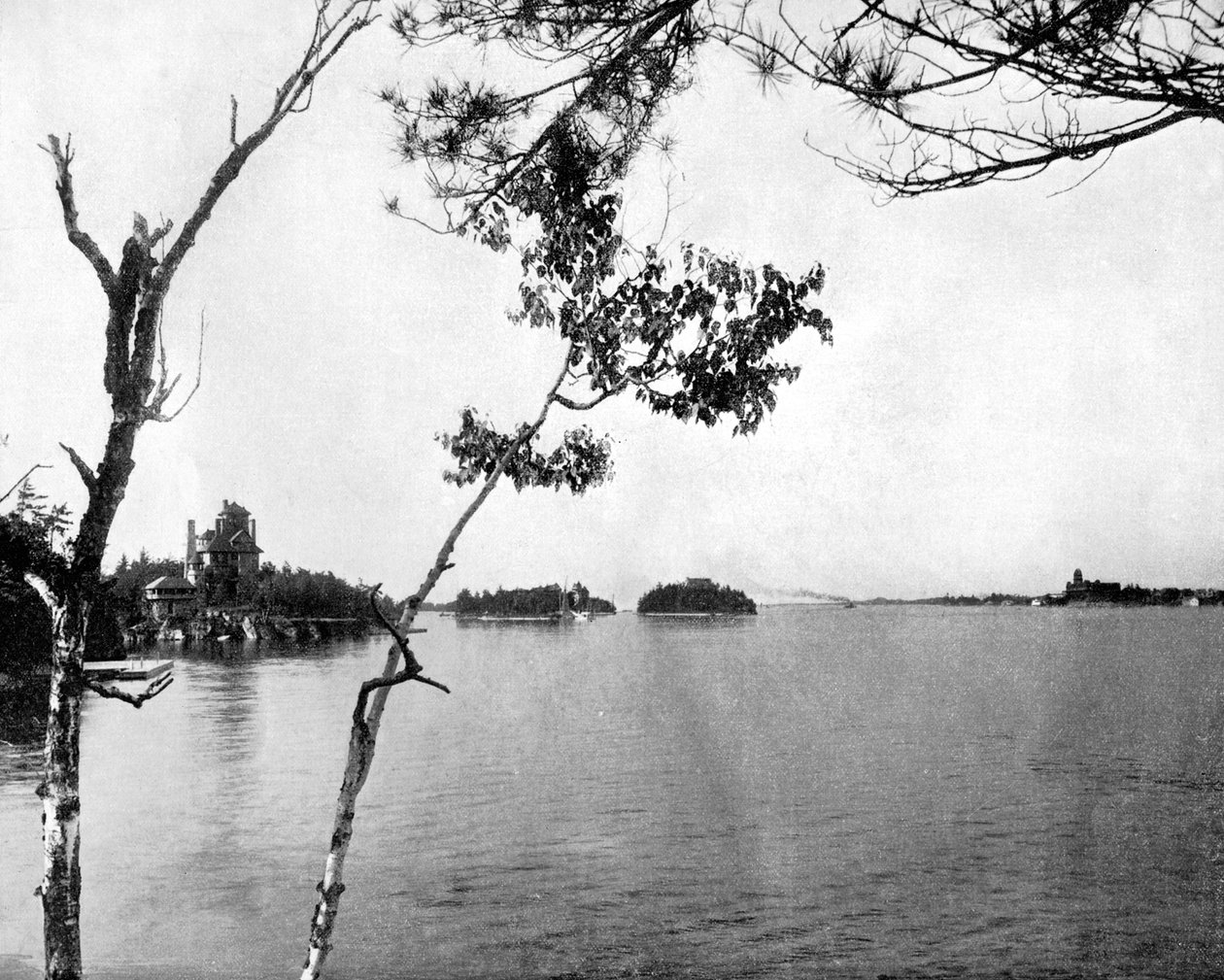 The Thousand Islands, St Lawrence River, Canada, 1893. av John L. Stoddard