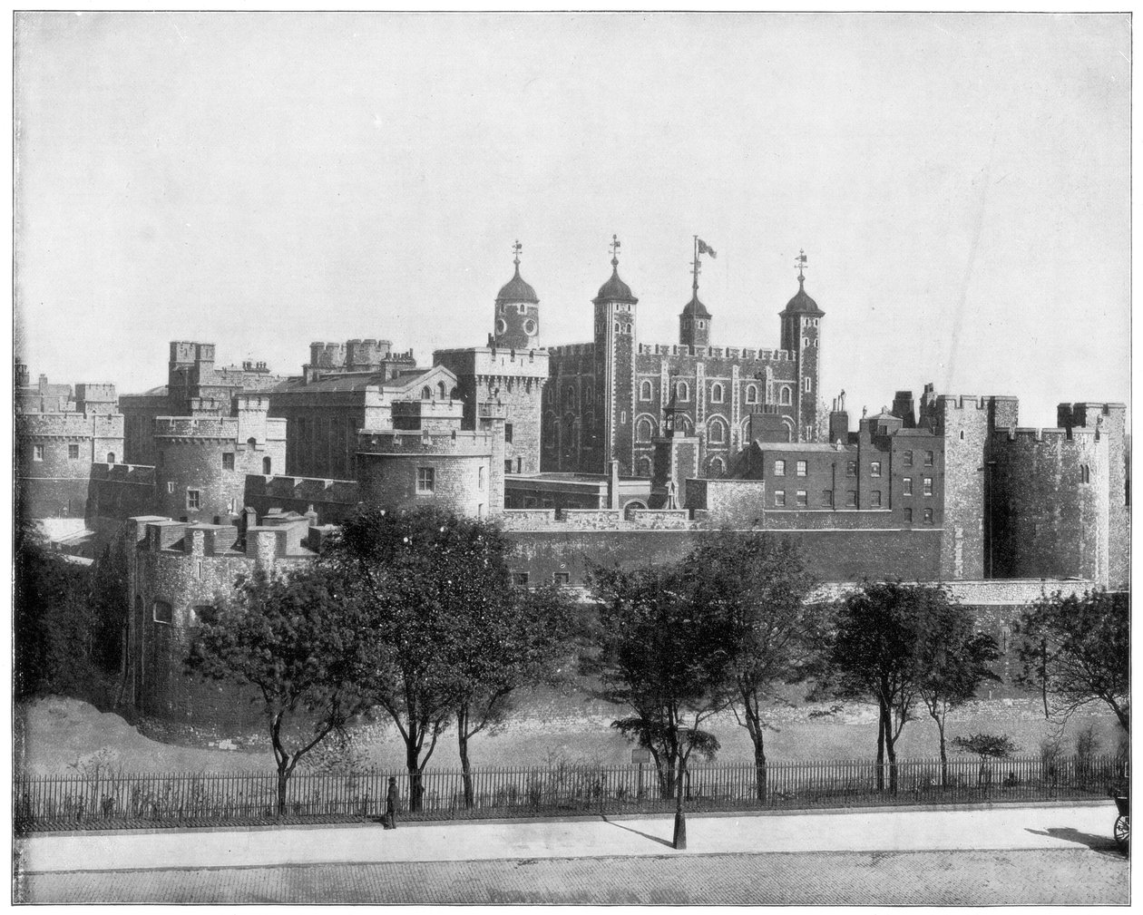Tower of London, England, sent på 1800-tallet. av John L. Stoddard