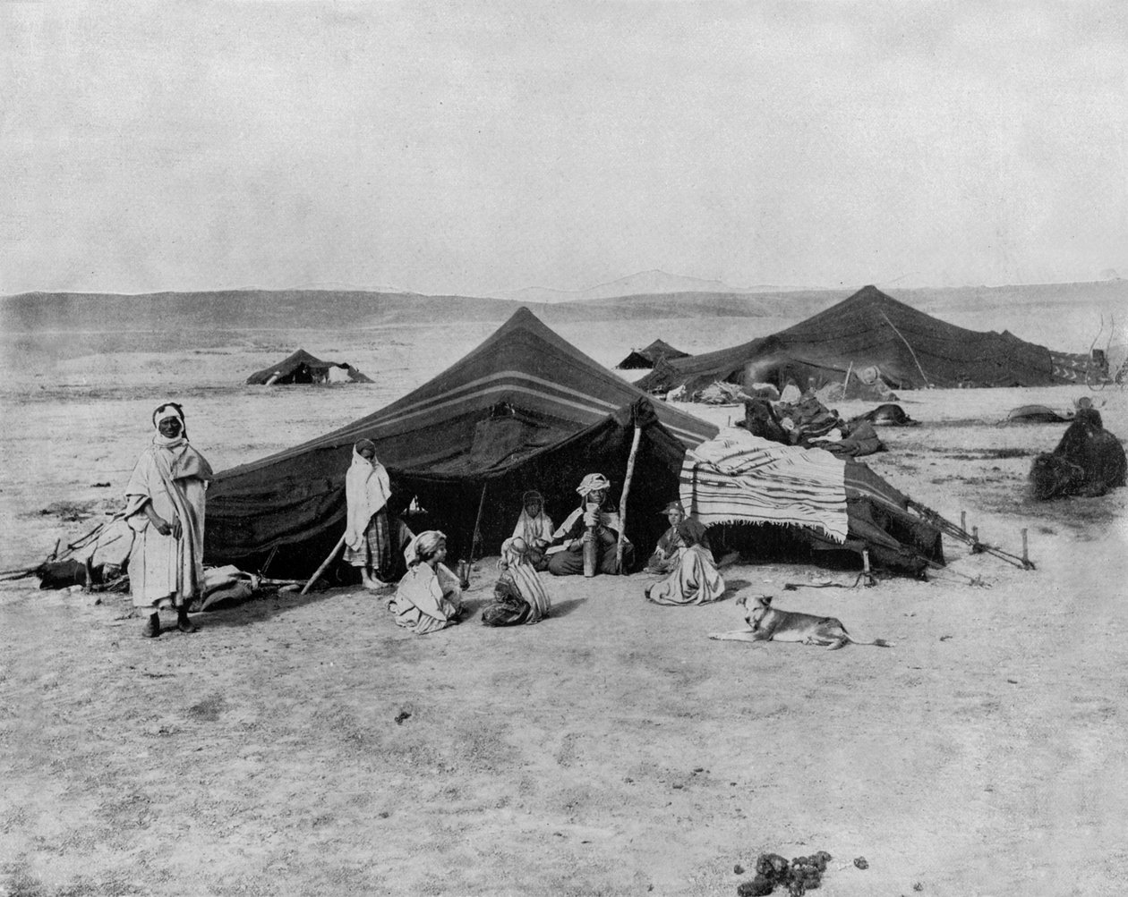 leir i Sahara-ørkenen, Afrika (s/hvitt bilde) av John Lawson Stoddard