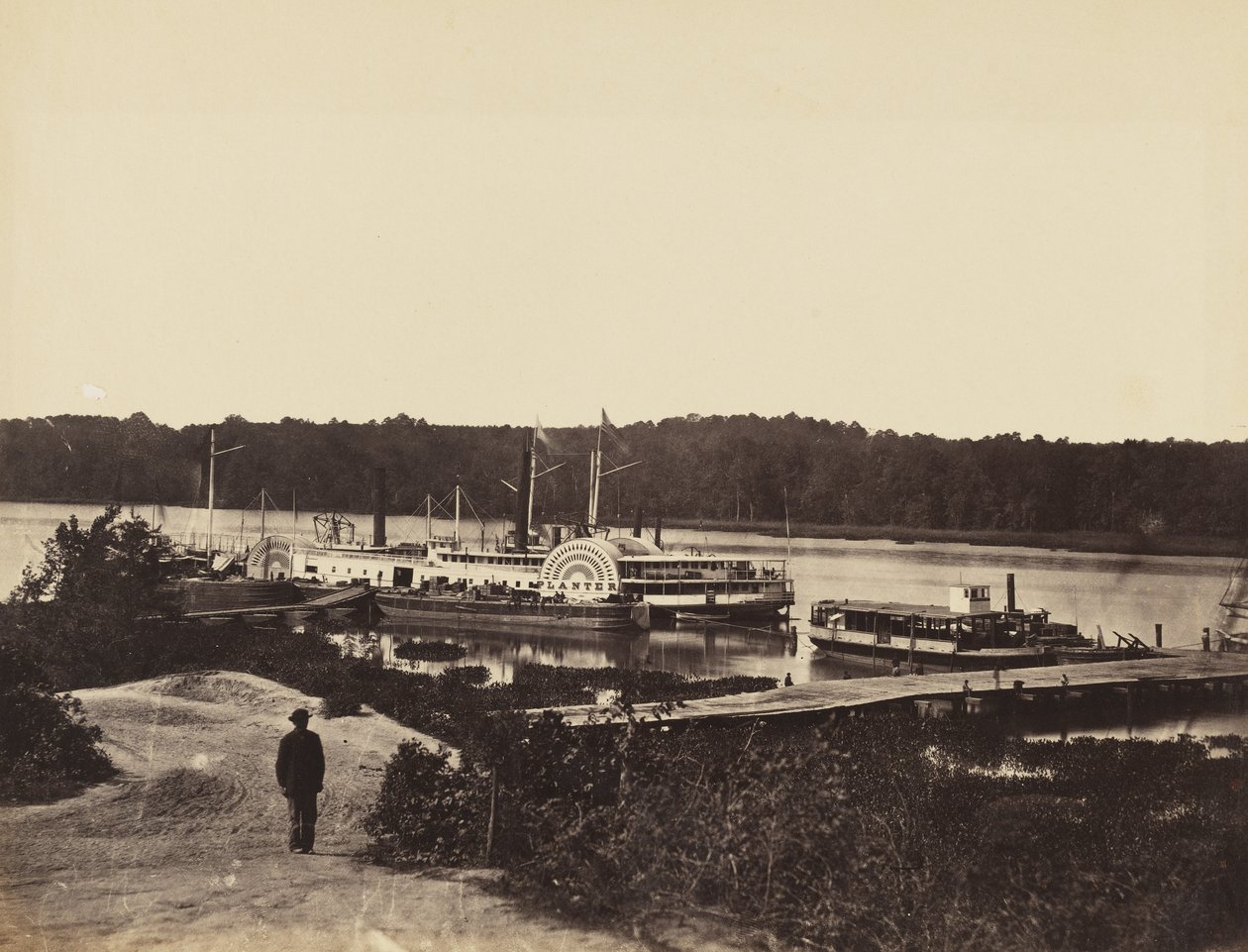 Medical Supply Boat Plauter, på Appomattox., januar 1865 (albumintrykk montert på vevd papir) av John Reekie