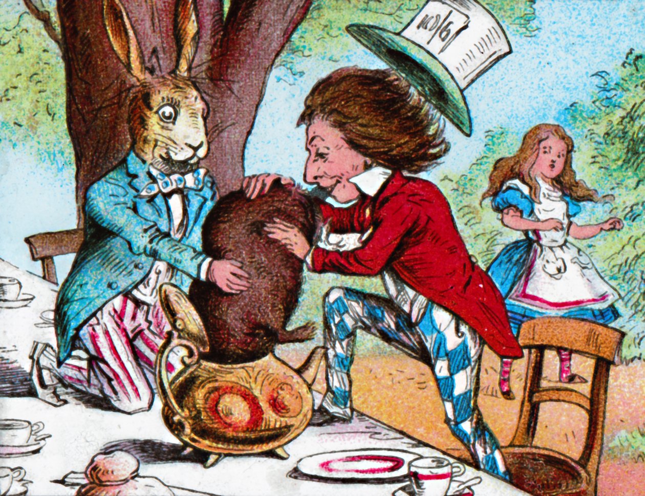 Den gale hattemakeren og marsharen prøver å sette Dormusen i en tekanne, c1910 av John Tenniel