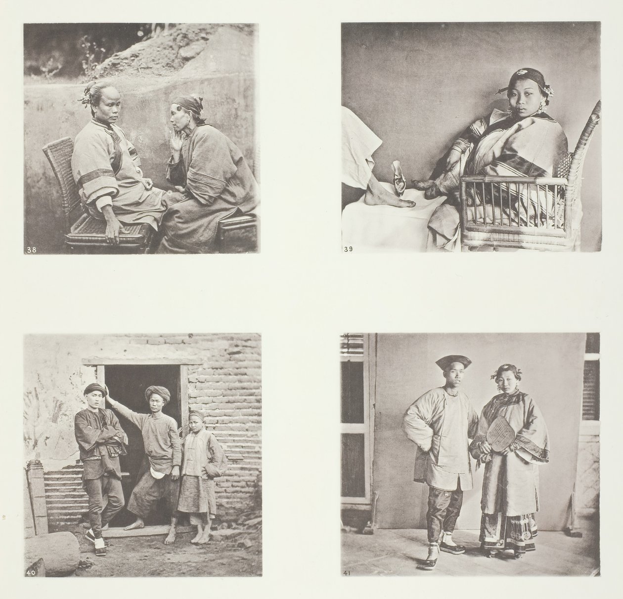 Amoy kvinner, den lille foten til en kinesisk dame, Amoy menn, kostyme for menn og kvinner, Amoy, ca. 1868. av John Thomson