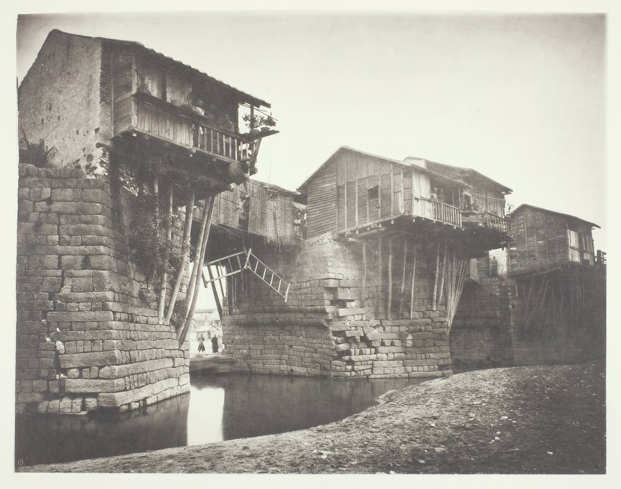 Chao-Chow-Fu-broen, ca. 1868. av John Thomson