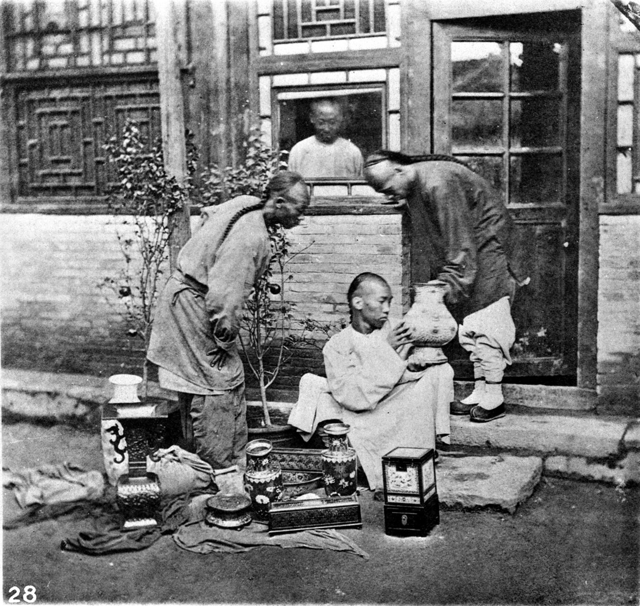 Kina, brokanneren eller kunstelskeren c. 1870 (bilde) av John Thomson