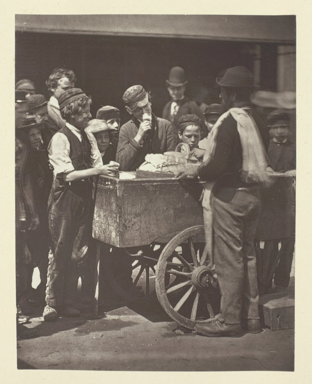 Halfpenny Ices, 1881. av John Thomson