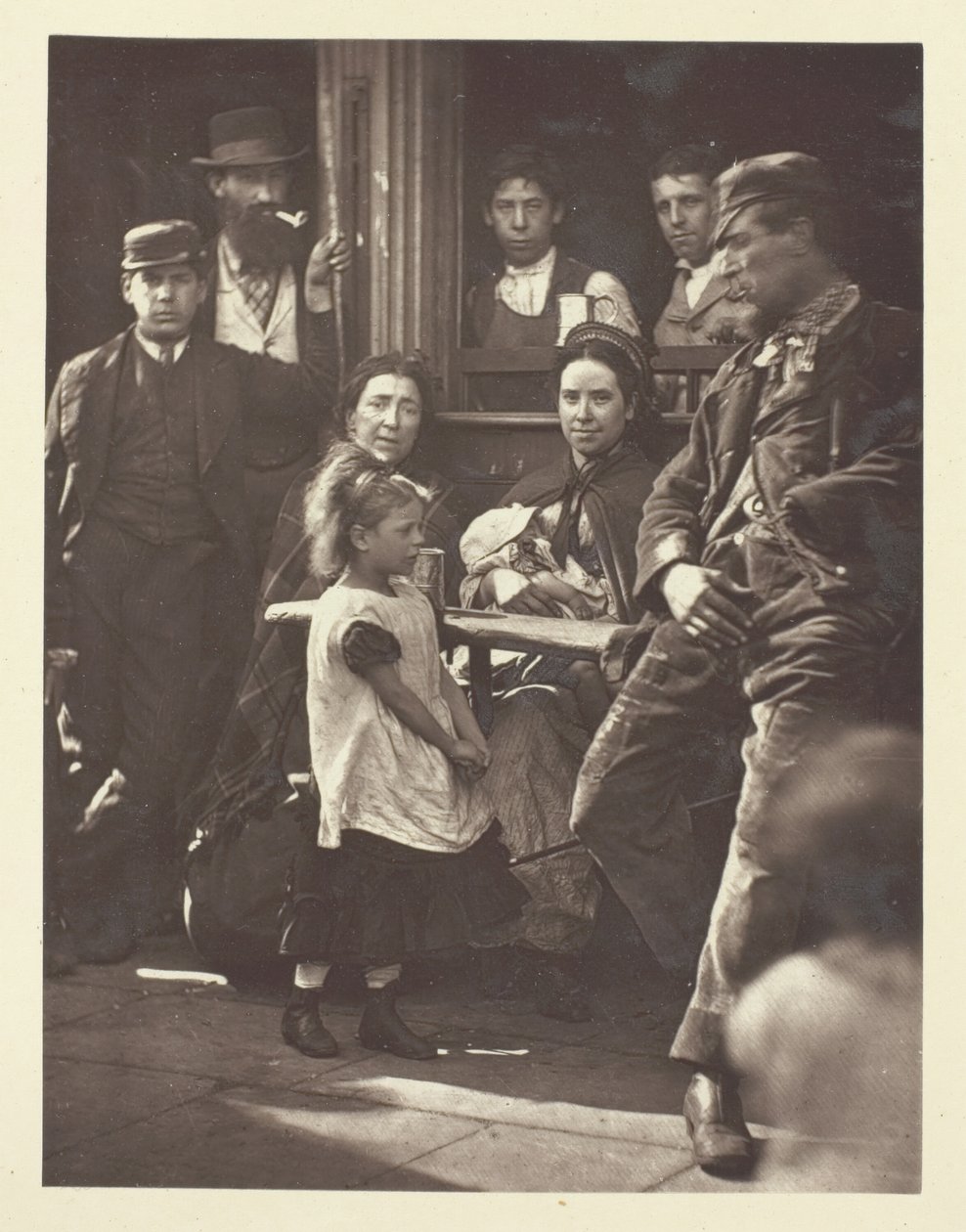 Hookey Alf, fra White Chapel, 1881. av John Thomson