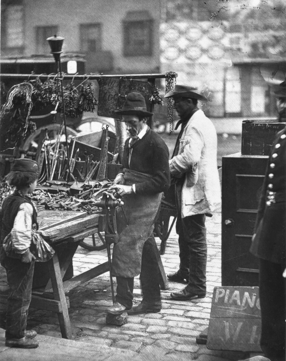 The Street Locksmith, fra 'Street Life in London', av J. Thomson og Adolphe Smith av John Thomson